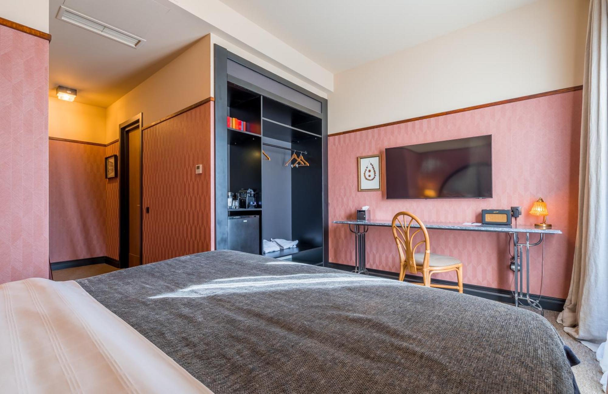Communal Hotel Kutaisi Ngoại thất bức ảnh