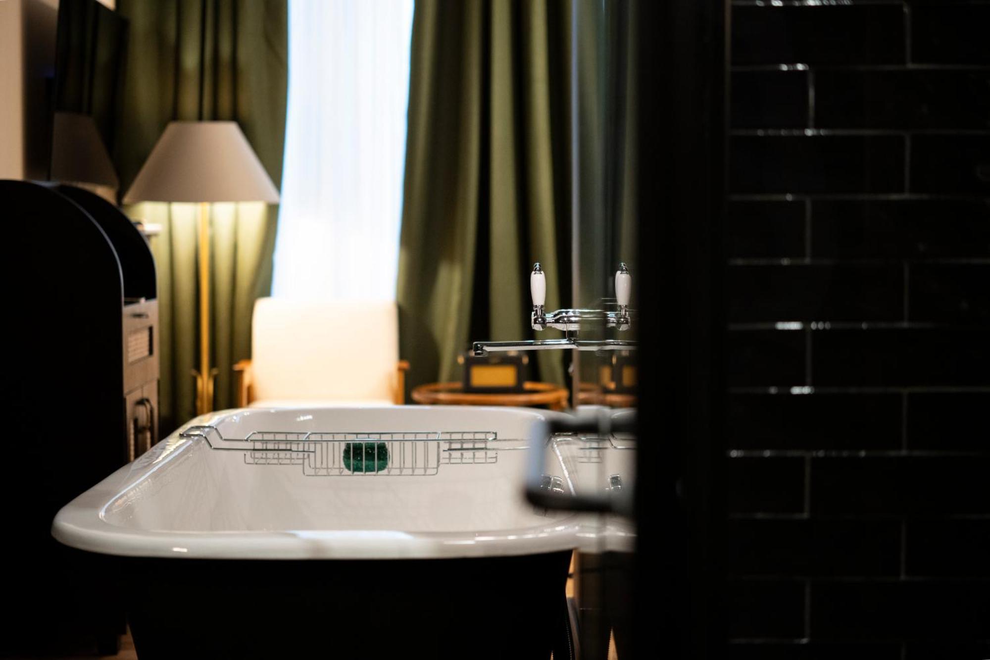 Communal Hotel Kutaisi Ngoại thất bức ảnh