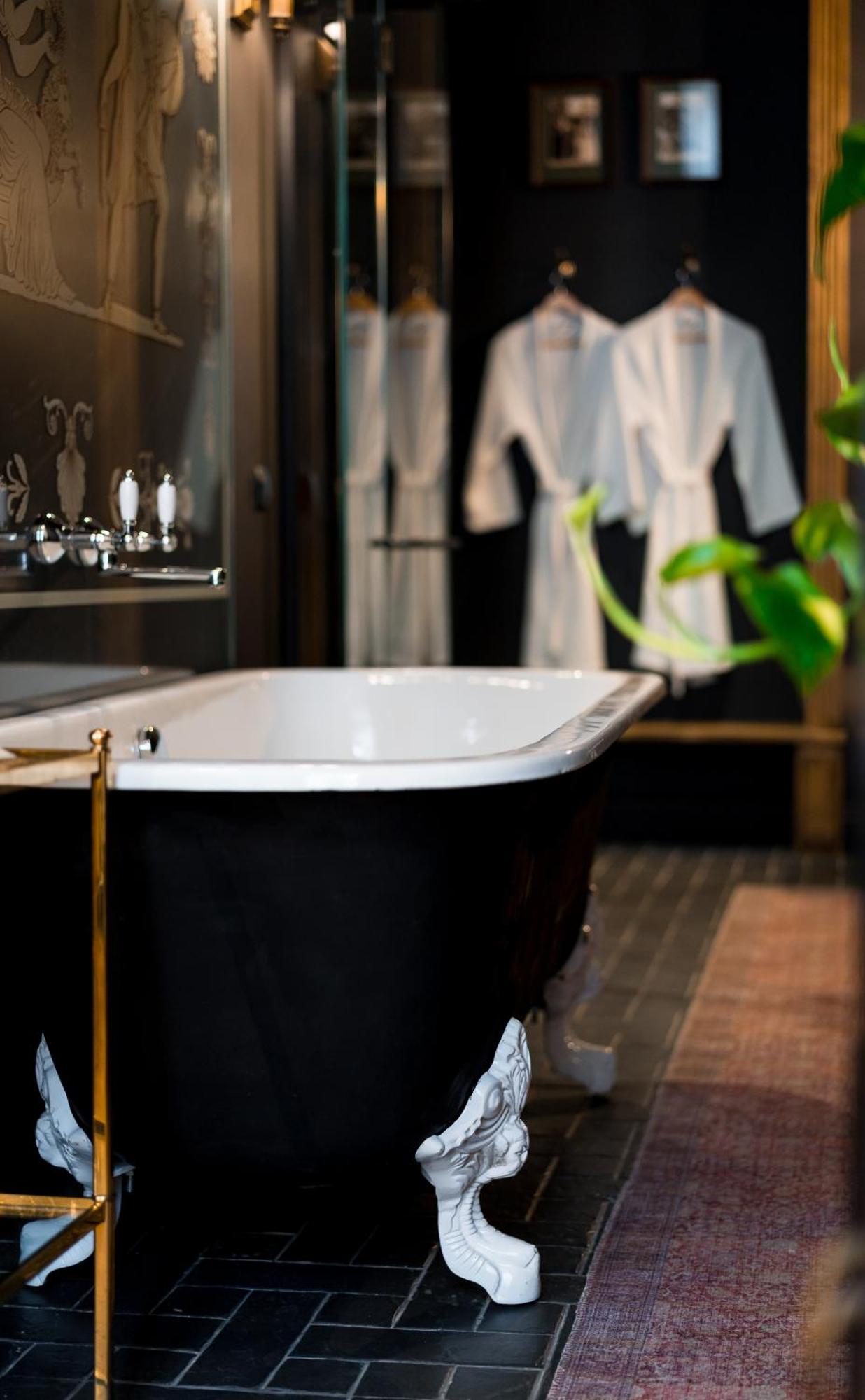 Communal Hotel Kutaisi Ngoại thất bức ảnh