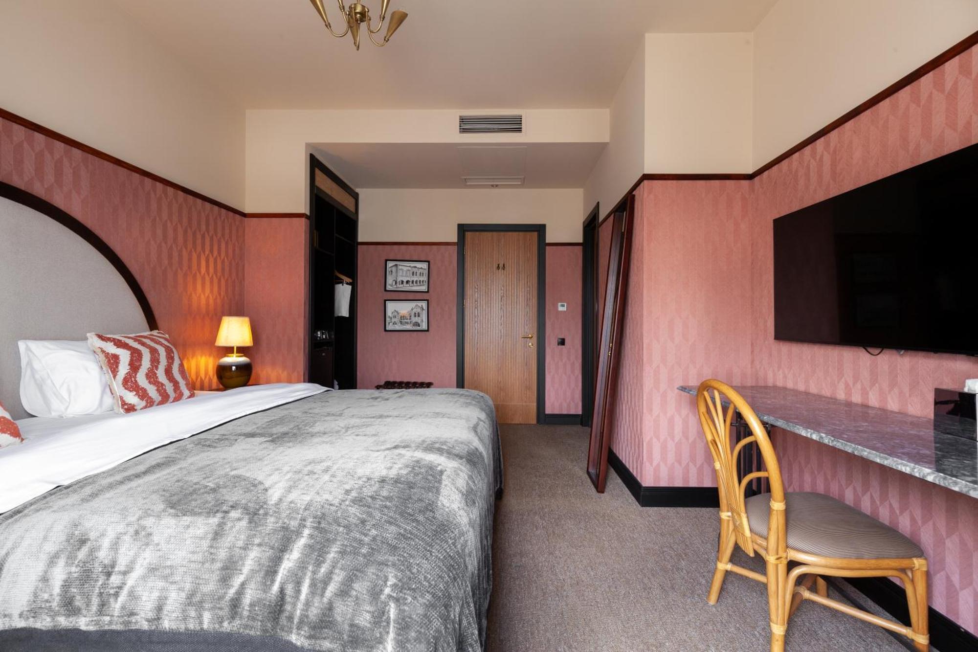 Communal Hotel Kutaisi Ngoại thất bức ảnh