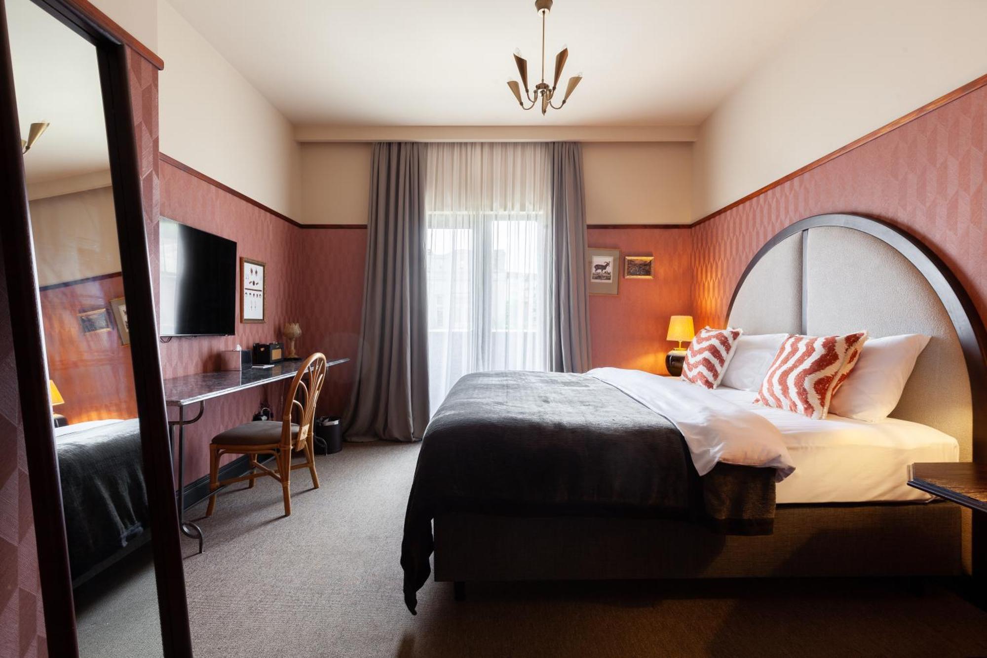 Communal Hotel Kutaisi Ngoại thất bức ảnh