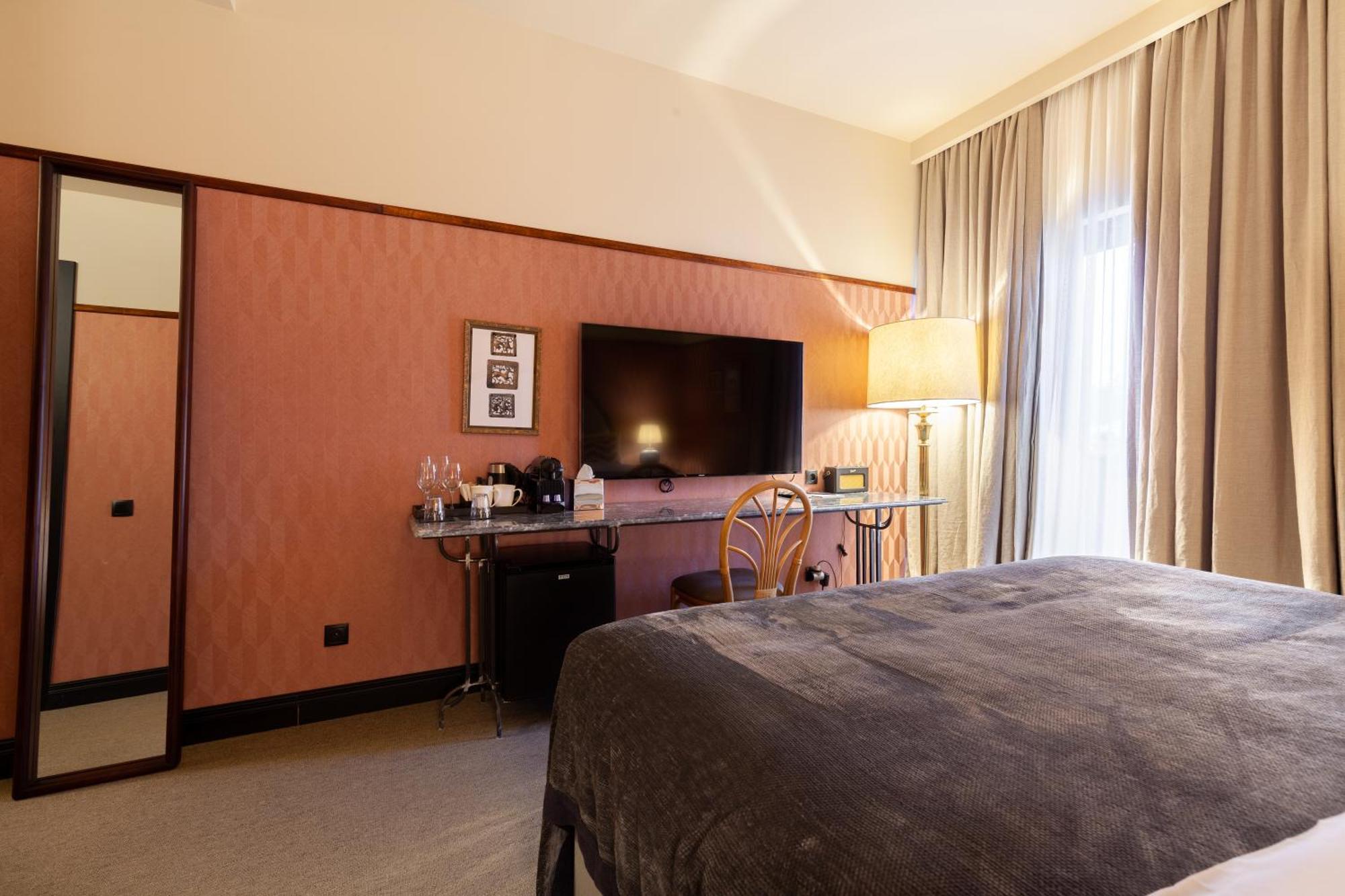 Communal Hotel Kutaisi Ngoại thất bức ảnh