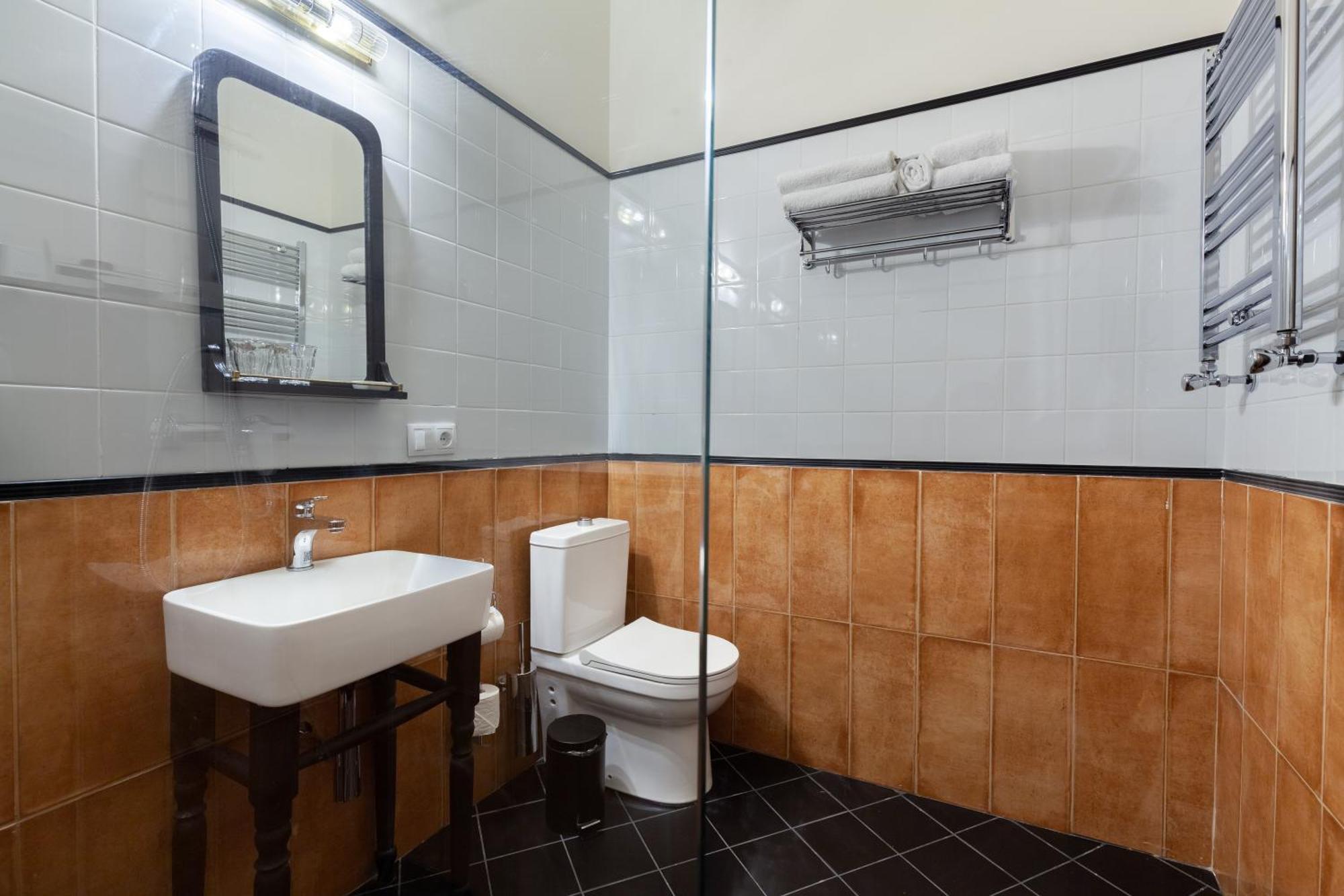 Communal Hotel Kutaisi Ngoại thất bức ảnh
