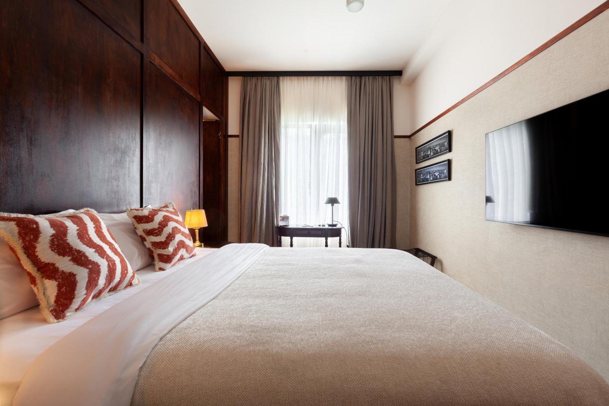 Communal Hotel Kutaisi Ngoại thất bức ảnh