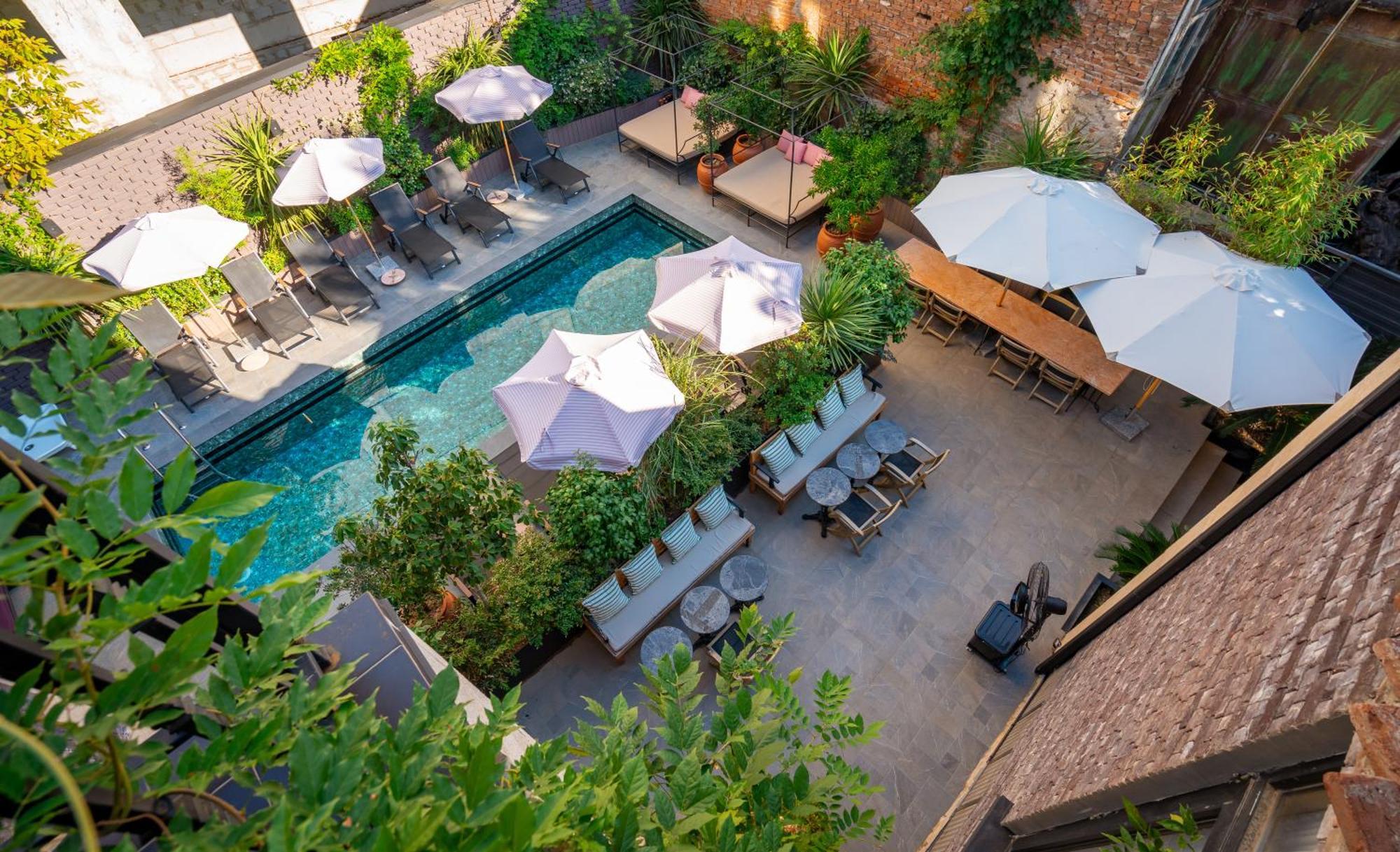Communal Hotel Kutaisi Ngoại thất bức ảnh